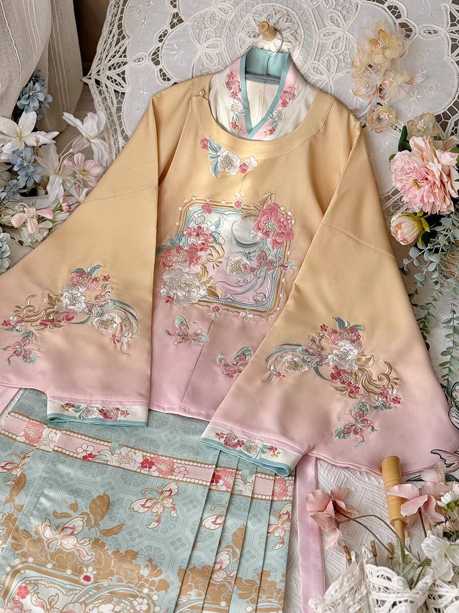 Embroidery Skirt - ชุดฮั่นฝูผู้หญิงสไตล์หมิง คอทรงกลม ปกใหญ่ ปักลาย แขนทรงปีกนก กระโปรงทรงม้า