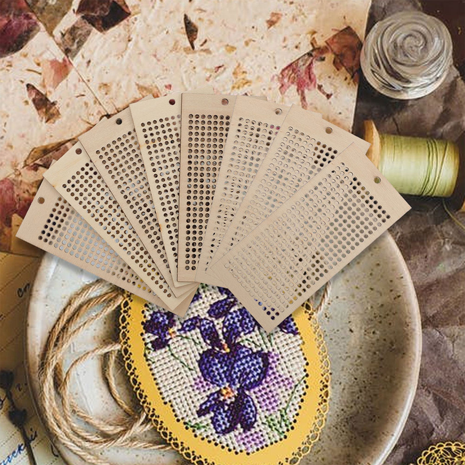 Embroidery Lovers - ชุดอุปกรณ์งานฝีมือ DIY ไม้ปักครอสติช แผ่นไม้ธรรมชาติสำหรับทำที่คั่นหนังสือปักลาย 24 ชิ้น