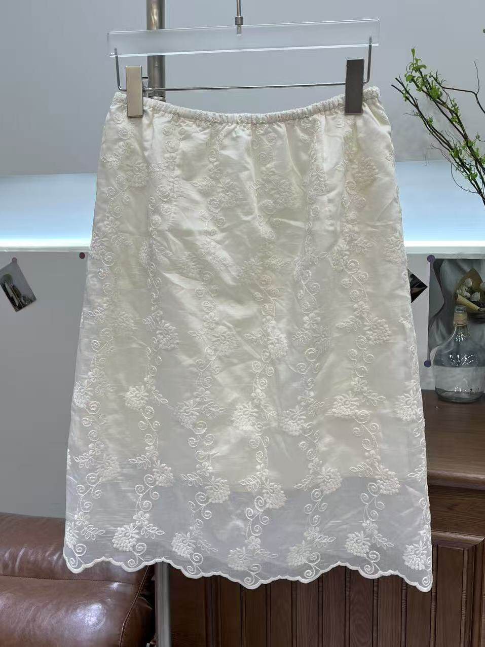 กระโปรงทรงเอไลน์ความยาวปานกลาง - Embroidery Skirt บทวิจารณ์และราคา