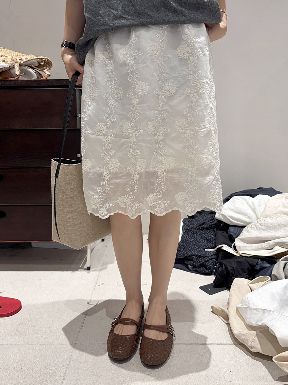 กระโปรงทรงเอไลน์ความยาวปานกลาง - Embroidery Skirt บทวิจารณ์และราคา