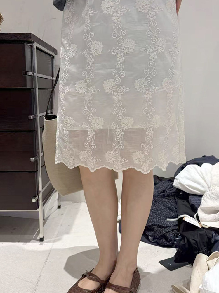 กระโปรงทรงเอไลน์ความยาวปานกลาง - Embroidery Skirt บทวิจารณ์และราคา