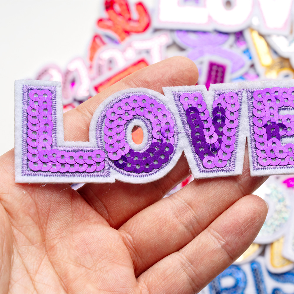 แพทช์ปักเลื่อมลายคำว่า LOVE สี - Embroidery Font Free บทวิจารณ์และราคา