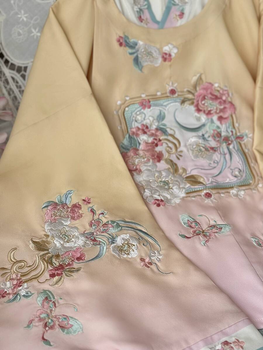 ชุดฮั่นฝูผู้หญิงสไตล์หมิง คอทร - Embroidery Skirt บทวิจารณ์และราคา